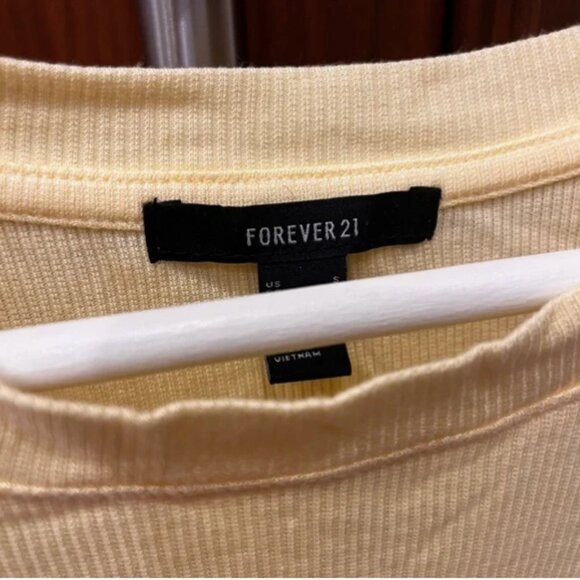 Forever 21 T-Shirt - Picture 4 of 4
